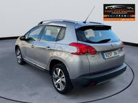 Usado Peugeot 2008 Style 120 CV (88 kW) 2016 Gris / plata SUV