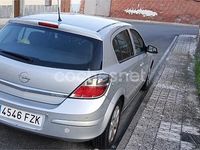 Usado Opel Astra Cosmo 100 CV (73 kW) 2008 Gris / plata Berlina