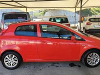 Usado Fiat Punto Dynamic 70 CV (51 kW) 2006 Rojo Utilitario