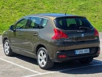 Usado Peugeot 3008 Style 112 CV (82 kW) 2012 Marrón Familiar