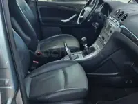 Usado Ford Galaxy Ghia 140 CV (102 kW) 2006 Gris / plata Monovolumen