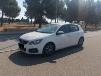 Usado Peugeot 308 Access 100 CV (73 kW) 2018 Blanco Berlina