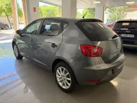 Usado Seat Ibiza Reference 85 CV (62 kW) 2013 Gris / plata Berlina
