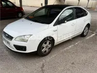 Usado Ford Focus Trend 100 CV (73 kW) 2006 Blanco Berlina
