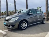 Usado Mercedes B180 109 CV (80 kW) 2009 Gris / plata Monovolumen