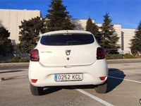 Usado Dacia Sandero Lauréate 73 HP (53 kW) 2017 Branco Sedan