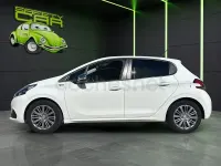 Usado Peugeot 208 Style 100 CV (73 kW) 2016 Blanco Utilitario