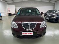 Usado Lancia Ypsilon 69 CV (50 kW) 2010 Violeta / lila Utilitario