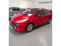 Usado Peugeot 207 90 CV (66 kW) 2007 Rojo Utilitario