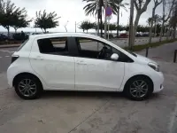 Usado Toyota Yaris Active 90 CV (66 kW) 2014 Blanco Utilitario