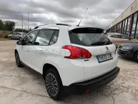Usado Peugeot 2008 Style 100 CV (73 kW) 2016 Blanco SUV