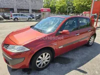 Usado Renault Mégane II Dynamique 115 CV (84 kW) 2006 Granate Berlina