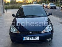 Usado Ford Focus Ambiente 100 CV (73 kW) 2001 Azul Berlina