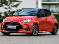 Usado Toyota Yaris Hybrid Active 99 CV (72 kW) 2017 Negro Utilitario