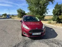 Usado Ford Fiesta Trend 95 CV (69 kW) 2013 Granate Berlina