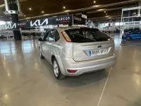 Usado Ford Focus Trend 116 CV (85 kW) 2009 Plateado Utilitario
