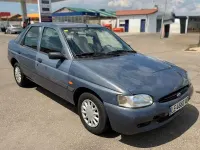 Usado Ford Escort 90 CV (66 kW) 1995 Azul Berlina