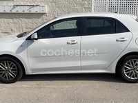 Usado Kia Rio Plus 90 CV (66 kW) 2017 Blanco Berlina