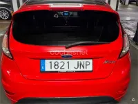 Usado Ford Fiesta 140 CV (102 kW) 2016 Rojo Utilitario