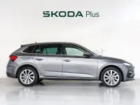 Usado Skoda Scala Selection 115 CV (84 kW) 2024 Gris Utilitario