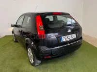 Usado Ford Fiesta Trend 100 CV (73 kW) 2003 Negro Utilitario