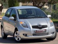 Usado Toyota Yaris 90 CV (66 kW) 2007 Gris Utilitario