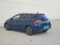 Usado Toyota Auris Hybrid Advance 136 CV (100 kW) 2016 Azul Berlina