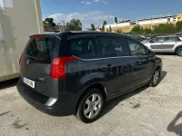 Usado Peugeot 5008 Allure 115 CV (84 kW) 2013 Gris / plata Monovolumen