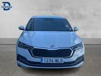 Usado Skoda Octavia Selection 150 CV (110 kW) 2023 Blanco Berlina