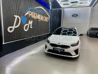 Usado Kia Ceed GT GT-Line 120 CV (88 kW) 2019 Blanco Familiar