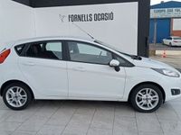 Usado Ford Fiesta Trend 95 CV (69 kW) 2017 Blanco Utilitario