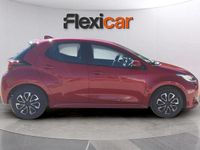 Usado Toyota Yaris Hybrid Active 116 CV (85 kW) 2023 Rojo Utilitario