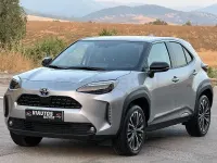 Usado Toyota Yaris Cross Style 116 CV (85 kW) 2022 Gris / plata SUV
