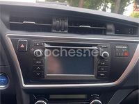 Usado Toyota Auris Hybrid Advance 136 CV (100 kW) 2014 Blanco Berlina