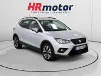 Usado Seat Arona Style 110 CV (80 kW) 2021 Gris SUV