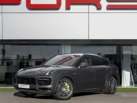 Usado Porsche Cayenne 462 CV (339 kW) 2022 Gris / plata SUV