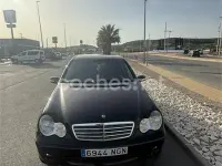 Usado Mercedes C200 Classic 122 CV (89 kW) 2006 Negro Familiar