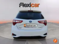 Usado Toyota Yaris Hybrid 99 CV (72 kW) 2019 Gris Utilitario