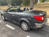 Usado Renault Mégane Cabriolet Dynamique 110 CV (80 kW) 2007 Gris / plata Descapotable