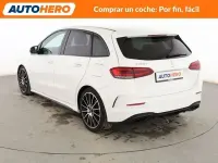 Usado Mercedes B180 AMG line 116 CV (85 kW) 2022 Blanco Monovolumen