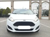Usado Ford Fiesta Trend 75 CV (55 kW) 2015 Blanco Utilitario