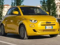 Usado Fiat 500 71 CV (52 kW) 2023 Gris Utilitario