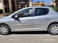 Usado Peugeot 207 Active 70 CV (51 kW) 2011 Gris / plata Berlina