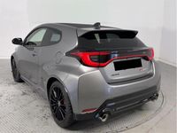 Nuevo Toyota Yaris 280 CV (205 kW) 2026 Gris átomo Utilitario