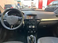 Usado Opel Astra Edition 100 CV (73 kW) 2009 Gris / plata Berlina