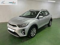Usado Kia Stonic 100 CV (73 kW) 2022 Gris / plata SUV