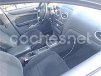 Usado Ford Focus Ghia 136 CV (100 kW) 2005 Gris / plata Berlina