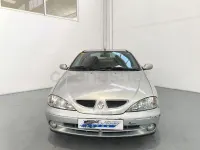 Usado Renault Mégane Coupé Dynamique 110 CV (80 kW) 2002 Gris / plata Coupe