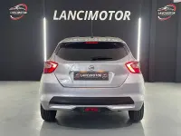 Usado Nissan Micra N-Connecta 100 CV (73 kW) 2019 Gris / plata Utilitario
