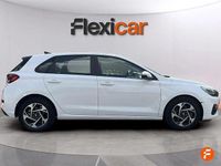 Usado Hyundai i30 100 CV (73 kW) 2024 Blanco Berlina